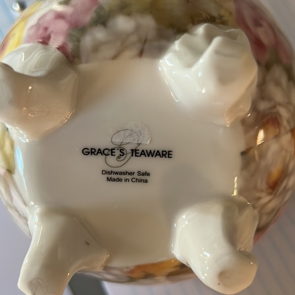 Gold trimmed Porcelain Floral Graces tea pot.
Vintage before 2000. New. - Picture 5 of 5